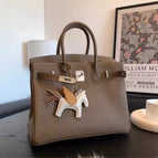 Beige mit braun